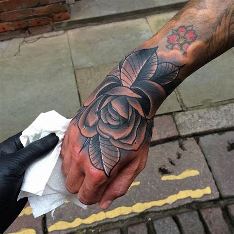 Black and grey hand rose ! tattoo art igdaily art handrose Blumen
