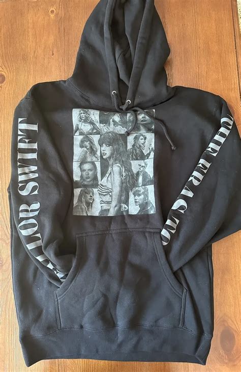 Black eras tour hoodie. Chew was spotted attending the second evening of Taylor’s Eras Tour concerts in the city state. 12 most daring looks at the 2024 Golden Globes, from … 