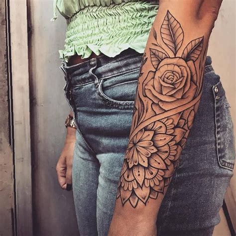 Apr 7, 2021 · Feminine Forearm Tattoos. A feminine forearm 