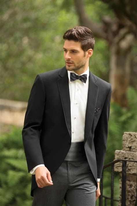 Black tie attire for men. Go for a tieless black suit with loafers instead. Or go for a black suit jacket, gray trousers, a gray tie, a white shirt, and loafers. Breaking up the black is a good way to incorporate it that’s still sleek but not overly formal. Remember the rule to keep a good aesthetic balance. 
