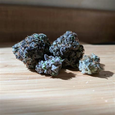 Black weed strain names. 18%. WIKILEAF HIGHEST. 35%. GMO grows in foxtails, with slender buds that grow densely, with long bodies shaped like peppers. The gnarled, dark green and purple colas give off smelly visions of the outdoors, chemical pine, and other gasses. Its terpenes favor Caryophyllene and Myrcene, which deliver not only the smell but the … 