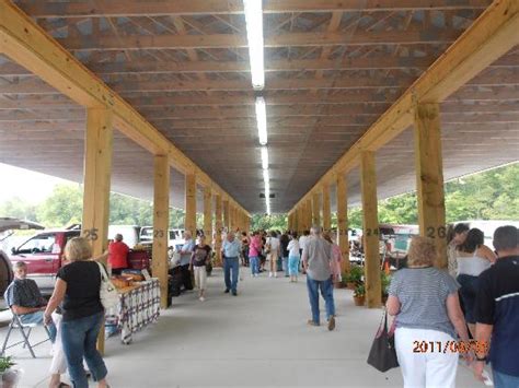 Blairsville georgia farmers market. Find local food near Blairsville, GA! Use our map to locate farmers markets, family farms, CSAs, farm stands, and u-pick produce in your neighborhood. Find Your Farmer. 
