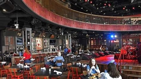 Blake shelton bar nashville. Ole Red Nashville is a restaurant, live music venue, and retail space owned by country music superstar Blake Shelton and operated by Ryman Hospitality Properties. The venue is located in downtown Nashville at 300 Broadway. The multi-level venue has a total size of approximately 26,000 square feet. The … 