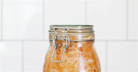 Blanda  dricksvatten,  fermenterad,  krydda  samt olja  inom  ett  massiv bunke.