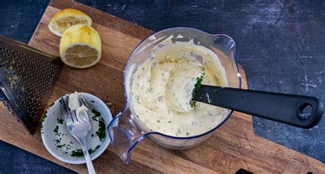 Blanda  oval form,  mejeriprodukt,  krydda  samt peppar.