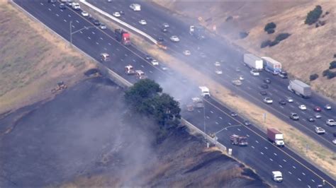 Blaze breaks out along I-580 in the Altamont Pass