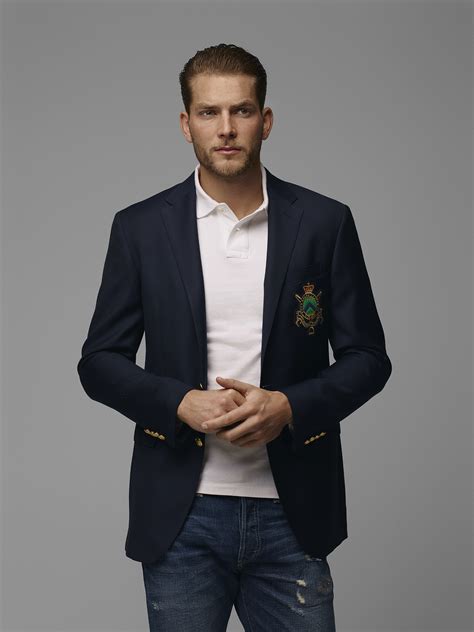 Blazer with polo. Jan 18, 2021 · Avoid baggy or relaxed fit jeans with the polo, it screams nineties boy band. Inject a polo shirt into summer suiting. A night coloured single breasted linen suit is a great choice. As is a light ... 