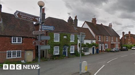 Bletchingley: Man dies in two-vehicle collision - BBC News