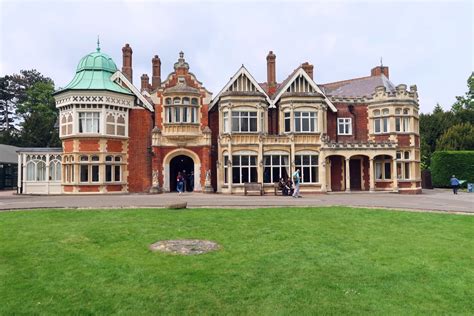 Bletchley park. Code-breakers at Bletchley Park in 1943. Code-breaking hub Bletchley Park's contribution to World War Two is often over-rated by the public, an official history of UK spy agency GCHQ says. The new ... 