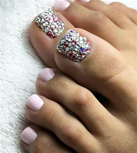Rhinestones are especially popular in the spring/summer period, when open-toe shoes draw attention to sparkling toenails. There is a wide choice of toenails with …. 
