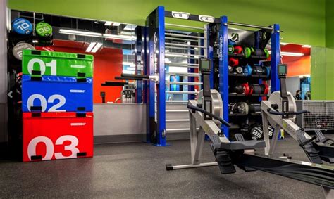 Updated. Blink's Orange Membership includes: 1 location. Annual commitment. 80+ pieces of cardio equipment. 50+ pieces of strength equipment. 40 pairs of dumbbells up to 90 lbs. Locker rooms, showers with body wash/shampoo. Fully-equipped functional and stretch areas.. 
