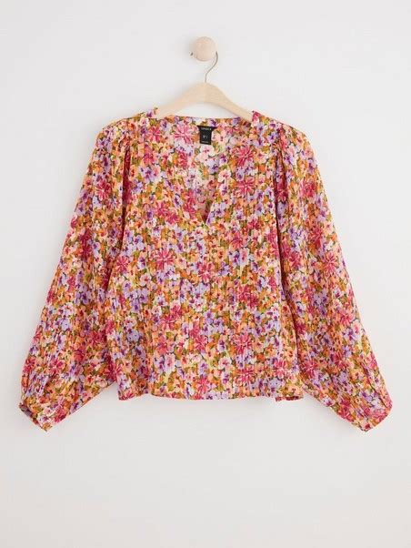 Blommig blus lindex