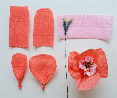 Blommor av crepepapper, kr&auml;ppapper. S&aring; vackra & enkla