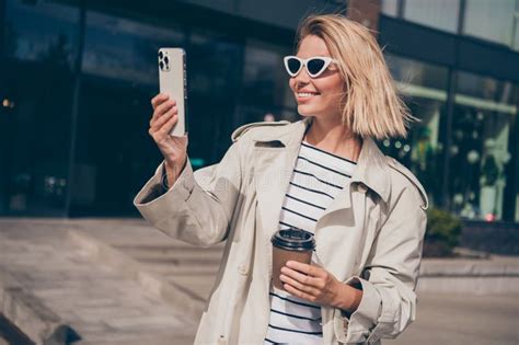 Blonde take picture of self. .  ...