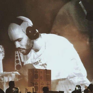 Blondead. blonded radio. apple music. More. Leave a Comment. Frank Ocean gave fans a Christmas present by returning with his first episode of blonded RADIO in two years. The episode includes nearly nine... 
