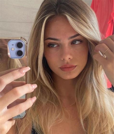 Blondeariah Onlyfans Leak