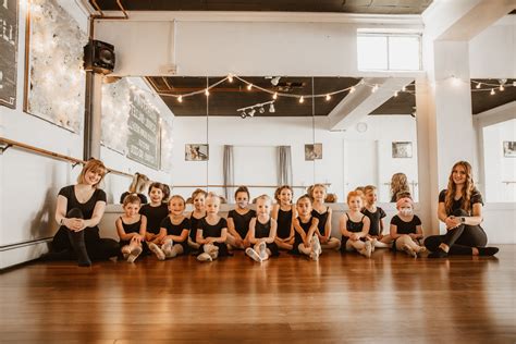 Bloom dance studio. Bloom Dance Studio. The Bloom’s Dance Studio has had the honor of being named among “The Best of Omaha” by Omaha Magazine. This gives the studio some serious street cred in the local dance community. Aside from that, its policies make it easier to say “yes” to dance instruction. The studio conducts background … 