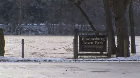 Historical Floods: Susquehanna River at Bloomsburg, PA Latitude: 40.996 Longitude: -76.421 Last Flood: 8/15/2018 Period of Record: 1850-Present Flood Stage: 19 Number of Floods: 27 Date of Flood Crest (ft) Streamflow (cfs) Category Code Date of Flood Crest (ft) Streamflow (cfs) Category Code 7/19/1850 25.8 -9,999 Moderate C1 3/18/1865 …. 