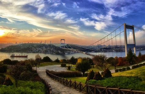 Blosphoros. Feb 7, 2024 · The Bosphorus Strait is 30 kilometers long. The strait is 61 meters deep on average, but it can get as deep as 120 meters in some places, like Bebek and Kandilli. The Bosphorus is an important part of both tourism and business. It is thought to be one of the narrowest passages for maritime travel in the world. 