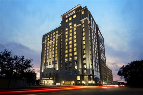 Blossom hotel houston. Hotel blossoms is exactly situated in the heart of city which is rajbagh and it is reachable in 15-20 minutes from airport. Tourist attractions like lal-chowk, dalgate, jehlum river are at walking distance from the hotel. Joggers park, Lawn tennis, snooker club and golf courses are also counted in the local-nearby public places where our guests ... 