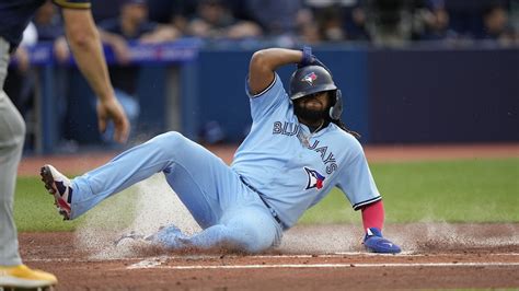 Blue Jays bats wake up as club opens homestand with 7-2 win