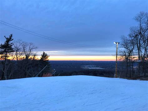 Blue hills ski. Blue Hills Ski Area is the closest ski area to the city of Boston, and is located on Great Blue Hill in Canton, Massachusetts. Great Blue Hill is the highest point in the Greater … 