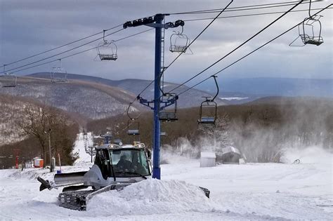 Blue knob all seasons resort. Mar 19, 2024 - Entire rental unit for $79. Come enjoy this Mountain Paradise Get-Away! Have fun on the slopes of the highest skiable mountain in Pennsylvania during the winter or enjoy the b... 