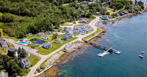 Bluebird ocean point inn. Airy quarters on a quaint waterfront resort offering sunset views & dining, plus a hot tub & a pool. 