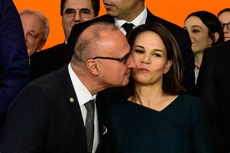 Blunderbuss: Croatia minister apologizes for klutzy kiss on Germany’s Baerbock