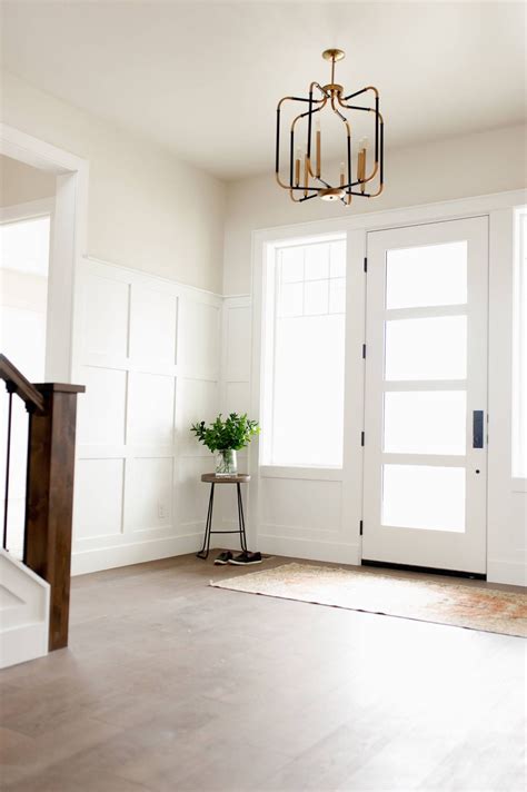 Bm chantilly lace. Consider Benjamin Moore’s Pale Oak: “With the softest hint of warmth, it’s the quintessential light, warm gray,” explains Arianna Cesa, the paint brand’s associate manager of color ... 