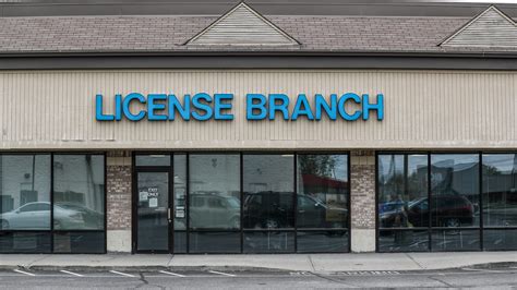 Warren BMV License Agency hours, address, appointments, phone number, holidays and services. Name Warren BMV License Agency Address 2027 Elm Road Northeast Warren, Ohio, 44483 Phone 330-372-5447 Hours. 