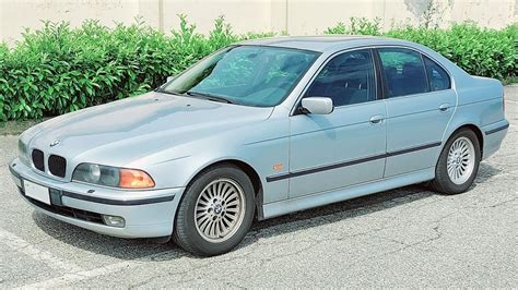 Bmw 520i e39 manuale di riparazione. - The little guide to your well read life steve leveen.
