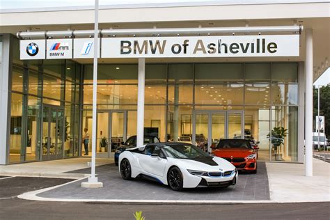 Bmw asheville. BMW провела скромную премьеру второго представителя автомобилей новой эры: в прошлом году дебютировал ... 