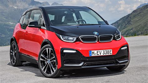 Bmw electric cars. Look at the BMW i4, then look at a current BMW 4 Series Gran Coupe.The two four-door hatchbacks are virtually identical, their shared platform flexible enough to support both … 