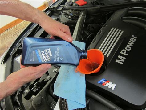 Bmw oil change. Learn how to change the oil and oil filter in your 2009 BMW 328i with this free video. What type of oil is required in a 328i? You can use synthetic oil in any modern vehicle. Many vehicles will require the use of 100% synthetic oil, others allow synthetic blend, which is a mix … 