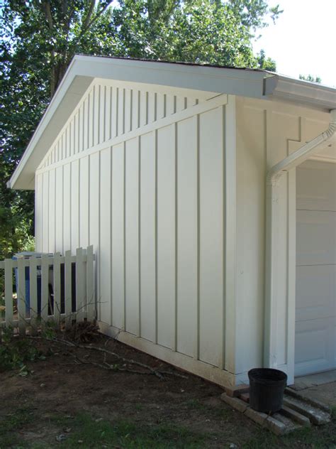 Board and batten hardie. Hardie boards should be at least 6″ above the grade level of the house. There should also be a 1″ -2″ gap between horizontal surfaces like steps, decks, or adjacent roofs. Use an overlap gauge for support if you are working alone. Install the siding boards and butt the courses tightly together. 
