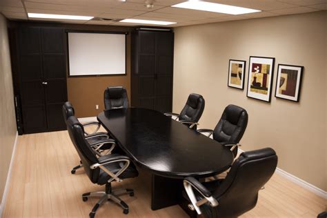 Board room. Rent a meeting room in Baton Rouge from a minimum of $ 25 up to $ 29 per hour for our premium option. Our meeting rooms feature everything you need to host a productive meeting and are bookable by the hour or day. You can use them in a way to suit your needs: as a conference room, board room, interview room, or training room. 