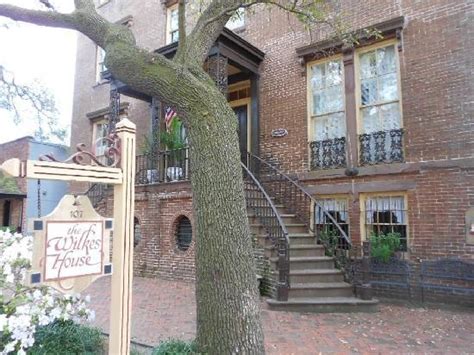"South Magazine's Greatest Places of 2022" · "Bellwether House Should Be Your Go-To Place to Stay in Savannah" · "One of the very best lodging decisions I have ....