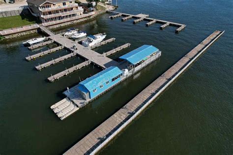 We also feature 24/7 security camera monitoring and provide on-site staff seven days a week. Floating deep water boat slips accommodate vessels up to 100 feet. Brazilian Ipe hardwood decking. 30 and 50 amp Electric hookups. Wireless Internet. Fresh water connections. Comfortable clubhouse: restrooms, showers, laundry, lounge, and business center.. 
