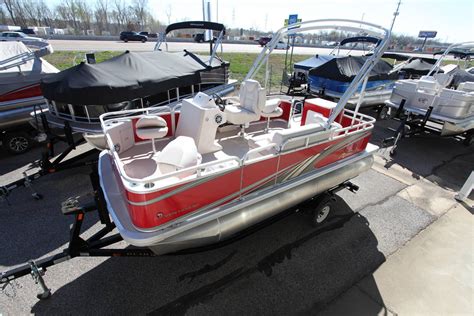 There are presently 2,872 boats for sale in Tennessee listed on Boat Trader. This includes 2,115 new vessels and 757 used boats, available from both individual owners selling their own boats and experienced dealers who can often offer boat financing and extended boat warranties. The most popular kinds of boats for sale in Tennessee presently ... . Boats for sale memphis