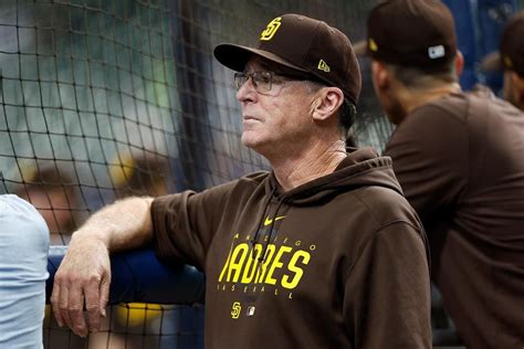 Bob Melvin is leaving the San Diego Padres to become manager of the San Francisco Giants, AP sources say