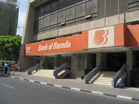 Bob bank. The bank has its headquarters in Vadodara. As of March 2022, the Bank of Baroda has 8,168 branch offices across India, 4 overseas offices in 17 countries and 9,845 ATMs. The total deposits as of March 2022 stood at INR 10,45,938.56 crores. Bank of Baroda’s Fixed Deposits has a AAA Credit Rating. 4.3% - 7.25%. FD Rate. 