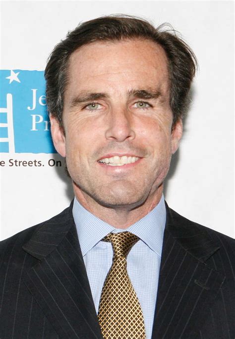 Bob woodruff. Bob Woodruff took over as an anchor of ABC's World News Tonight just weeks ago, and has been on the road much of that time. Last night, his co-anchor, Elizabeth Vargas, told viewers that Woodruff ... 