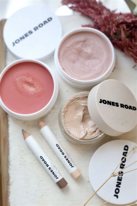 Bobbi brown new makeup line. Bobbi Brown is a bonafide makeup maven—The Estée Lauder Companies acquired her makeup line, Bobbi Brown Cosmetics, and she has her own, newer line called Jones Road—but Brown is a skin-care ... 