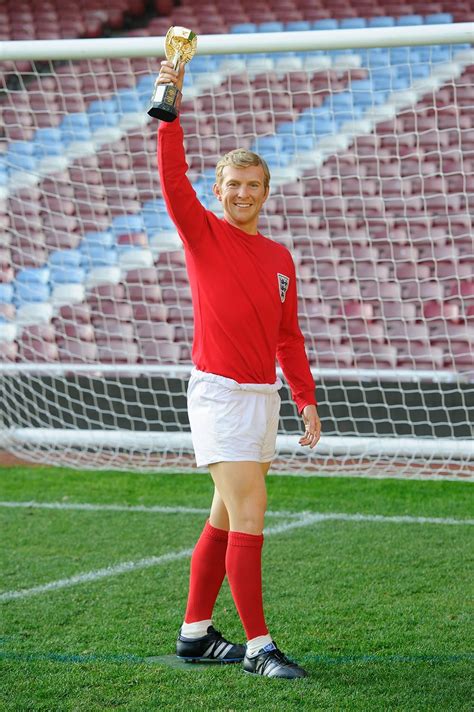 Bobby Moore - Biography - IMDb