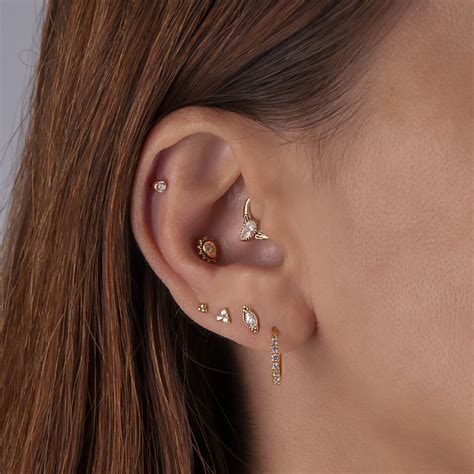 Body jewelry for piercings. Push-in titanium labret with a snake. €8.72 €10.90. 3 for 2. Hinged ring made of surgical steel with outward facing stones. €17.52 €21.90. -30%. +2. Labret made of titanium with internal threading and jeweled ball. €9.52 €11.90. 