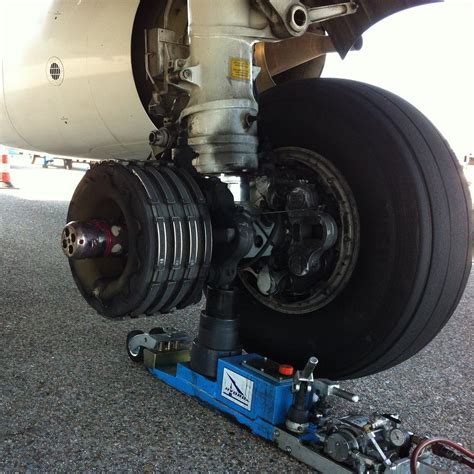 Boeing 747 b747 400 phase 2 ata 32 landing gear wheels and brakes training manuals. - Nike coach of the year manuals.