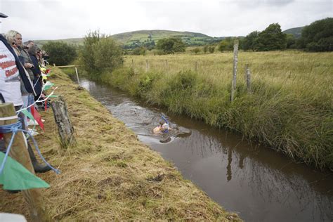 Bog snorkeling championships: Competitors race through slime in British contest