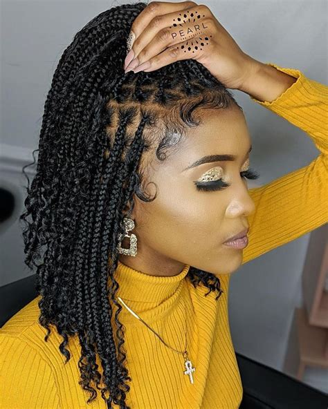 🌸Crochet Box Braids Material -- Goddess box braids crochet hair is made of high quality low temperature synthetic fiber, 100% handmade by professional braiders. Very natural & light weight, no harm to skin. 🌸Easy to install -- Pre-twisted & pre-looped boho crochet box braids has a big loop, easy to pull the hair through. . 