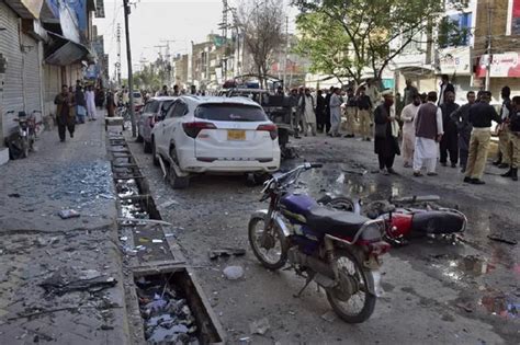 Bombs targeting Pakistani police in SW kill 4, wound 22